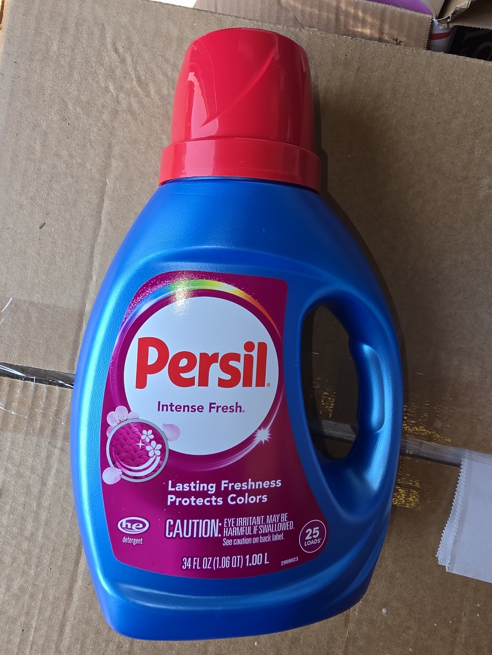 Intense Fresh Laundry Detergent - Blue with Red Cap